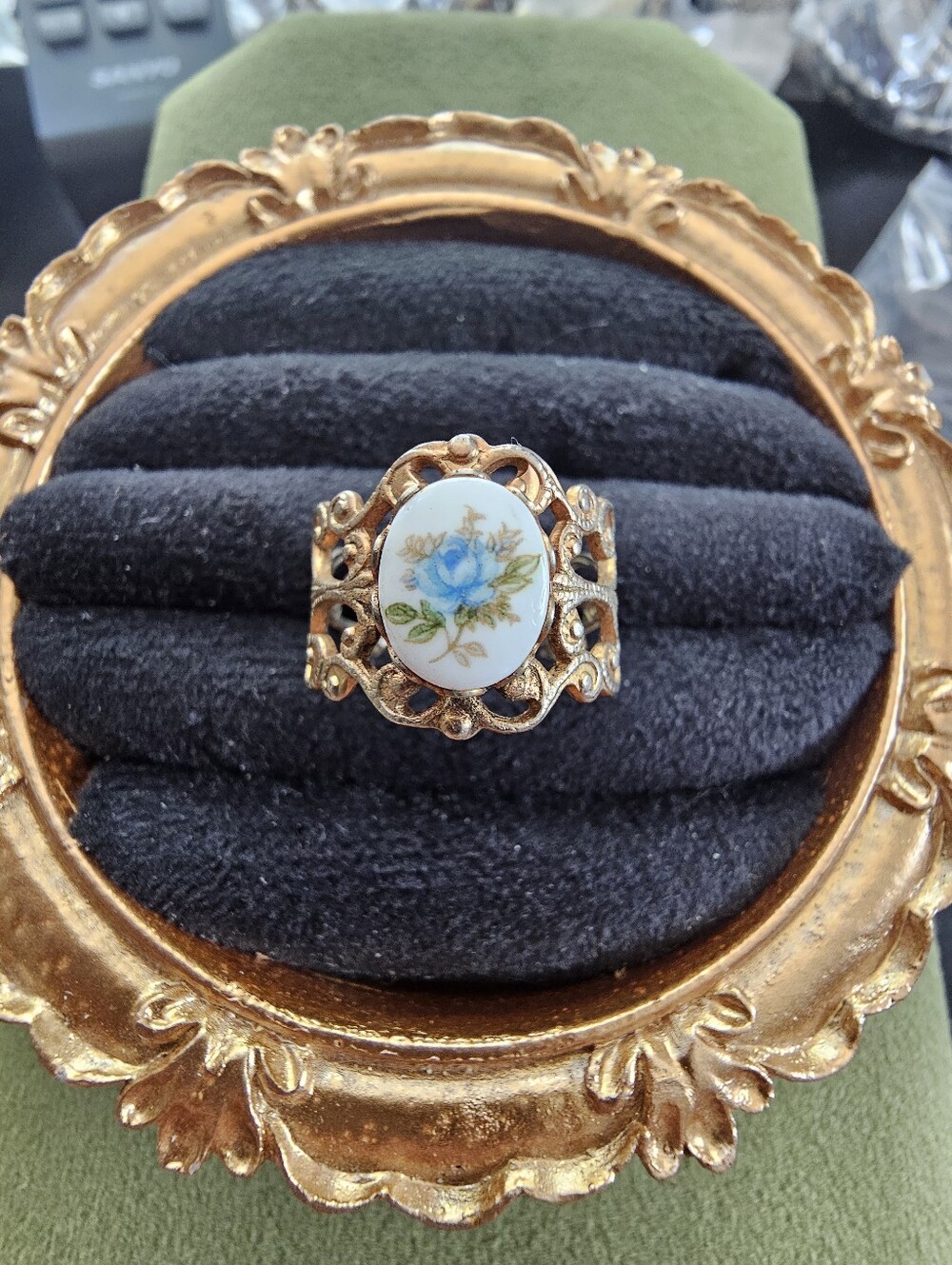Vintage Avon Ring Size 7/8